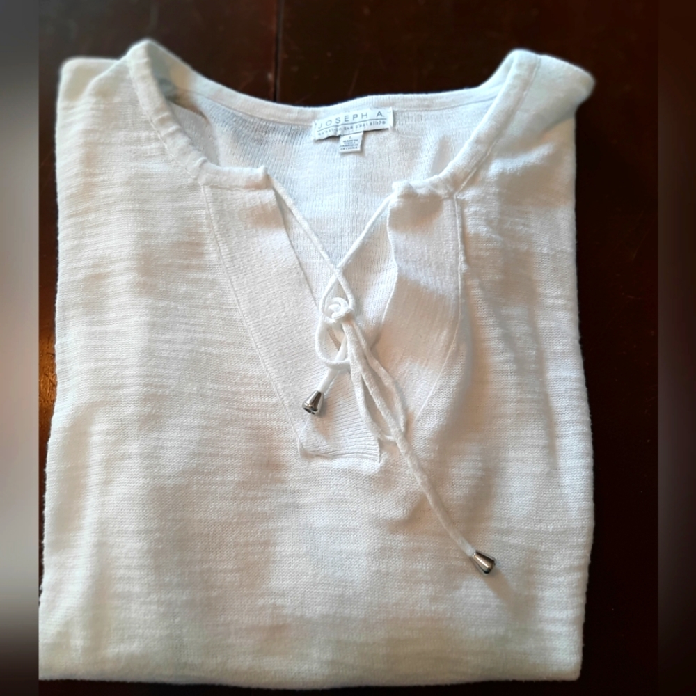 White pullover VNeck and ribbed cuffs Size Large